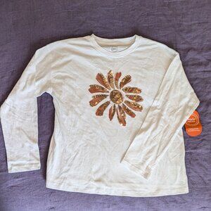 Long Sleeve T-shirt with a daisy